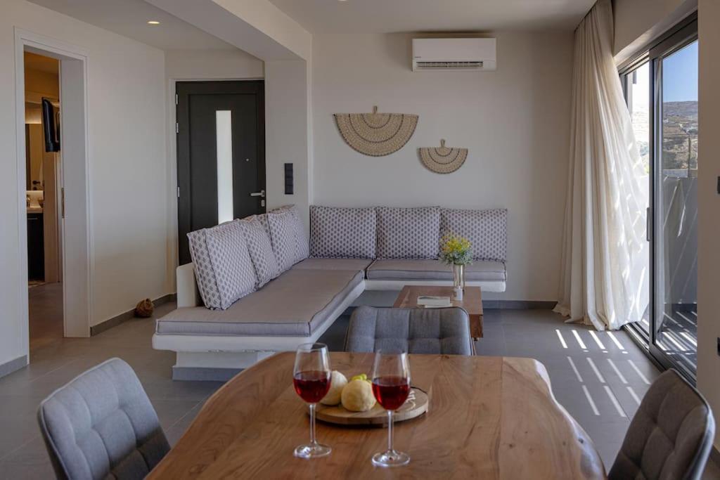 Pearl Suites And Villa Tinos Exterior photo