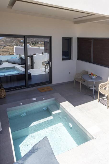 Pearl Suites And Villa Tinos Exterior photo