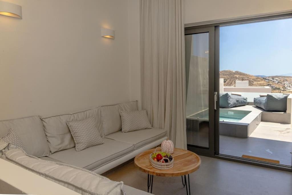 Pearl Suites And Villa Tinos Exterior photo