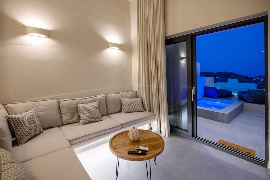 Pearl Suites And Villa Tinos Exterior photo